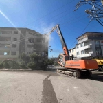 1999-depreminde-agir-hasar-goren-binaya-ilk-kepce-vuruldu-HGAyr9uA.jpg