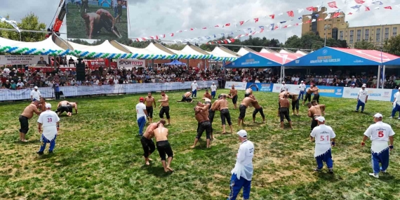 Ata sporunun kalbi Arnavutköy’de attı: İstanbul’un Kırkpınar’ı binlerce güreş severi buluşturdu