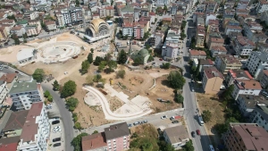 ÇAYIROVA KENT MEYDANI'NDA İNŞAAT ÇALIŞMALARI DEVAM EDİYOR