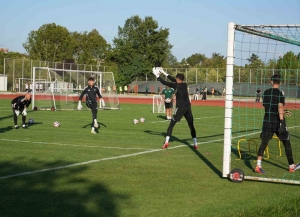 KOCAELİSPOR, FENERBAHÇE HAZIRLIKLARINI SÜRDÜRÜYOR CAN KELEŞ: "FENERBAHÇE MAÇINDA SAHADA SAVAŞACAĞIZ" ANFERNEE DİJKSTEEL: "HOCAM NEREDE OYNA DERSE ORADA OYNARIM"