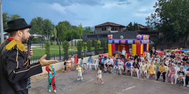basiskele-cocuk-sesleriyle-senleniyor-eWx2J3Gt.jpg