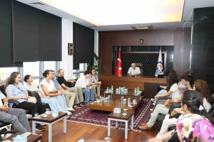 baskan-buyukgoz-yksde-ilk-bine-giren-ogrencileri-agirladi-PJAejp9U.jpg