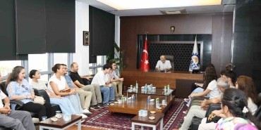 baskan-buyukgoz-yksde-ilk-bine-giren-ogrencileri-agirladi-PJAejp9U.jpg