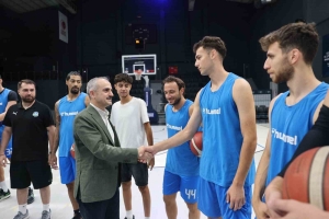 baskan-ciftciden-basketbol-takimina-sezon-oncesi-ziyaret-fPJbqvdH.jpg