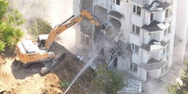 cayirovada-riskli-yapilarin-yikimina-baslandi-Kc3cPEZu.jpg