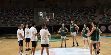 efe-guven-kocaelide-euroleague-takimlarinda-olan-1-sinif-organizasyon-var-gfxGNHjJ.jpg