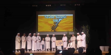 ilk-kez-din-gorevlilerinin-profesyonel-bir-tiyatro-performansiyla-sahne-aldi-IZwZvZ59.jpg