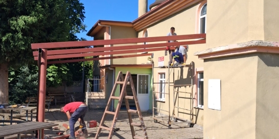 İzmit Belediyesinden Bağlıca Mahallesi Toramanlar Cami’ne sundurma
