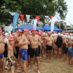 izmit-korfezinde-nefesler-tutuldu-343-kisi-ayni-anda-2-bin-600-metre-kulac-atti-l9M41BOj.jpg