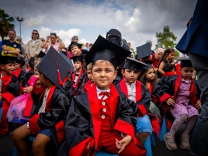 lokomotif-cocuk-koyunde-mezuniyet-heyecani-1BVY8aM3.jpg