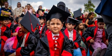 lokomotif-cocuk-koyunde-mezuniyet-heyecani-1BVY8aM3.jpg