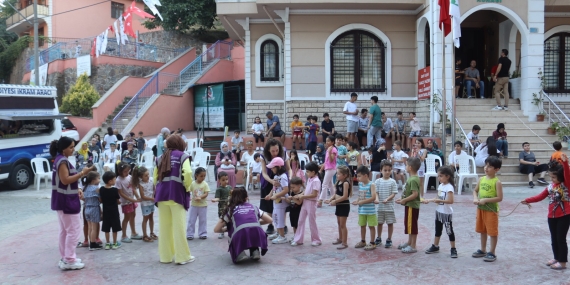Mahallelerde geleneksel çocuk şenliği binlerce çocuğu buluşturdu