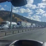 micir-yuklu-tir-devrildi-tem-otoyolu-istanbul-istikametinde-trafik-felc-oldu-MYWHChPY.jpg
