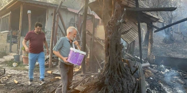 son-anda-ciktik-diyen-kemal-amca-alevlere-karsi-mucadele-etti-RP15gswU.jpg