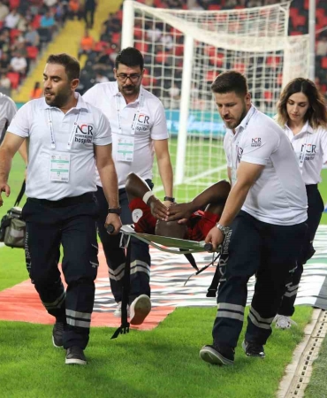 super-ligin-ilk-haftasinda-ciddi-sakatliklar-yasandi-brB2Clxn.jpg