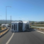 tir-devrildi-otoyol-kavsagi-kapandi-dxqQOTEC.jpg