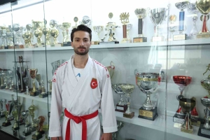 avrupa-sampiyonu-milli-karateci-ozerin-hedefi-dunya-sampiyonlugu-RZPjxzRS.jpg