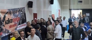 chp-kongresinde-kavga-tekme-ve-tokatlar-havada-ucustu-kfxywJNL.jpg
