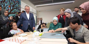 gonca-engelsiz-yasam-merkezine-ovgu-xZwDcNCd.jpg