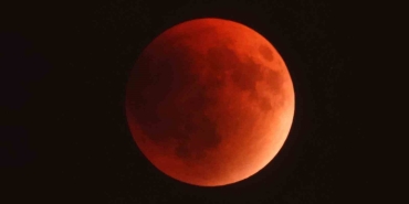kanli-ay-tutulmasi-manzarasi-UE1Smp3j.jpg