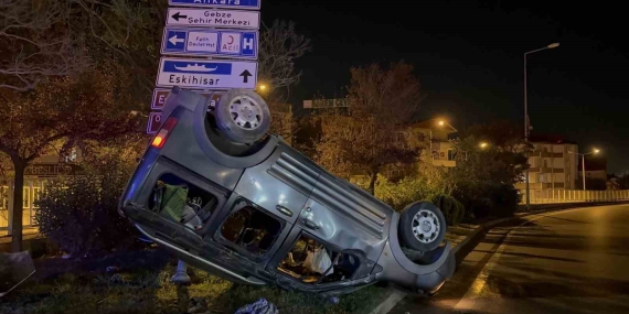Kocaeli’de ticari araç takla attı: 6 yaralı