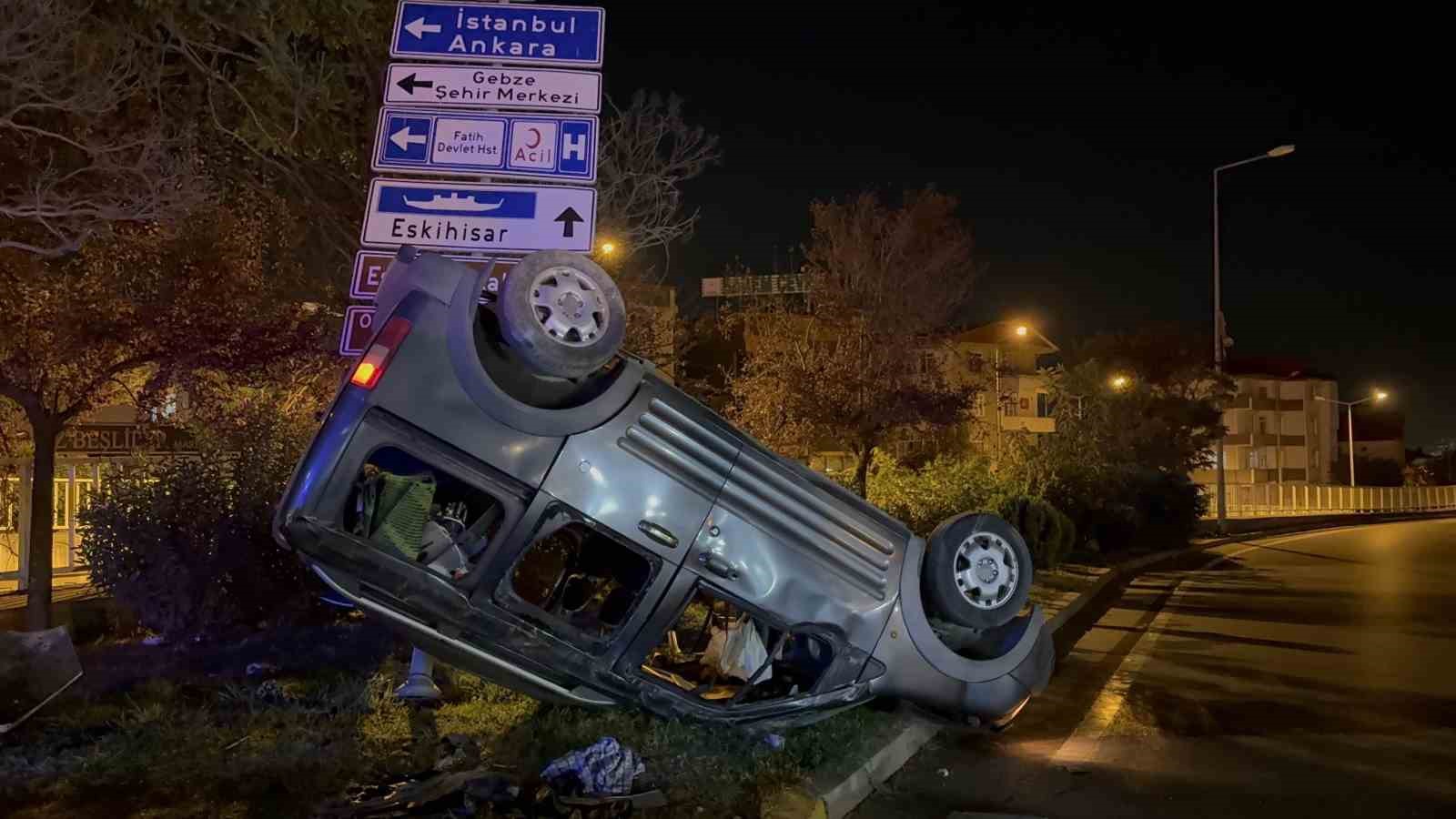 kocaelide-ticari-arac-takla-atti-6-yarali-1HRA5RW3.jpg
