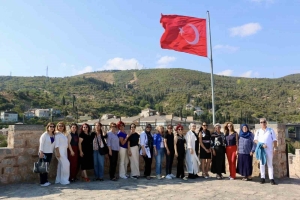 kocaelinin-kadin-muhtarlari-yuzlerce-yillik-tarihi-yapilari-gezdi-zkgTXyjY.jpg