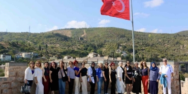 kocaelinin-kadin-muhtarlari-yuzlerce-yillik-tarihi-yapilari-gezdi-zkgTXyjY.jpg