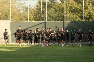 kocaelispor-besiktas-macinin-hazirliklarini-surduruyor-yhWTAmSd.jpg
