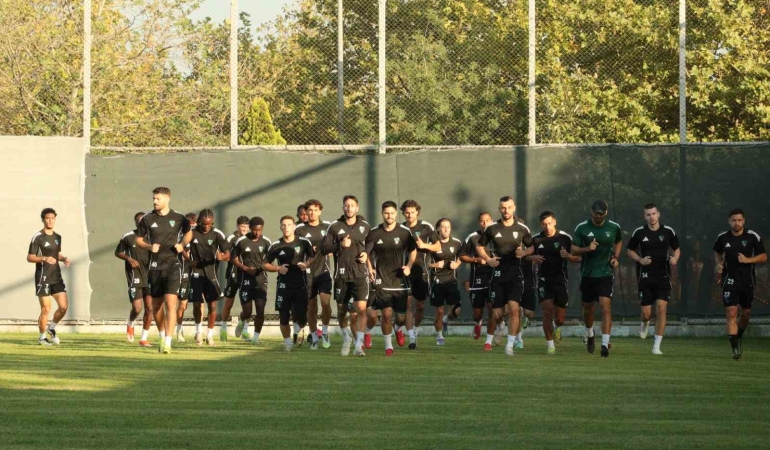 kocaelispor-besiktas-macinin-hazirliklarini-surduruyor-yhWTAmSd.jpg