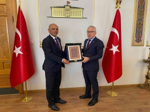 korfez-belediyesi-ile-imranli-belediyesi-kardeslik-protokolu-imzaladi-I1saltzF.jpg