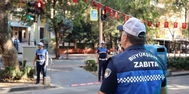 okula-baslayan-ogrenciler-icin-zabitalar-gorevde-fObZGUVt.jpg