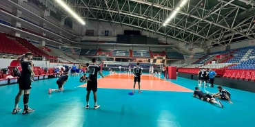 osmangazi-belediyespor-fenerbahcenin-duzenledigi-turnuvada-sampiyon-oldu-IEAYiQPl.jpg