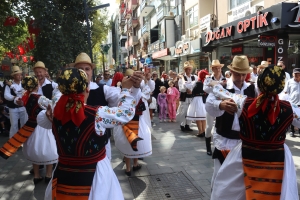 pismaniye-festivali-3-gununde-tum-hiziyla-suruyor-vaAUcUVF.jpeg