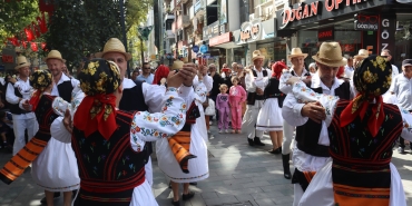 pismaniye-festivali-3-gununde-tum-hiziyla-suruyor-vaAUcUVF.jpeg