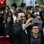 baskan-ozluden-ilham-veren-bulusma-9MxbUN7C.jpg