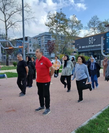 bir-yandan-ogrenirken-diger-yandan-da-tecrubeleriyle-ogretiyorlar-HnTVJPSt.jpg