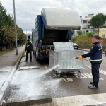 cop-konteynerler-yikanarak-dezenfekte-ediliyor-MFamCOw5.jpg