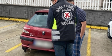 dugun-konvoyunda-gurultu-yapan-arac-trafikten-men-edildi-PJbrxk9k.jpg