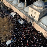enkazda-kalan-4-kisilik-bilir-ailesi-son-yolcuklarina-ugurlandi-p1d1HBcm.jpg