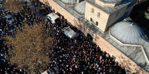 Enkazda kalan 4 kişilik Bilir ailesi, son yolcuklarına uğurlandı