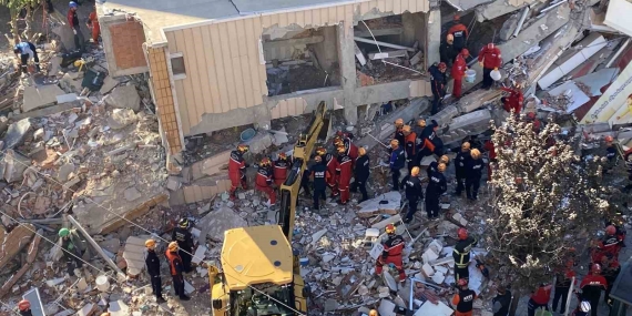 Gebze’de çöken binada enkaz altında kalan aile fertlerinin kimlikleri belli oldu