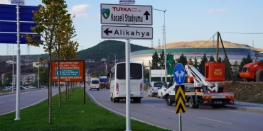 kocaeli-stadinin-yeni-isim-tabelalari-monte-edildi-8PnsDhuW.jpg