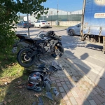 kocaelide-kamyonetle-carpisan-motosiklet-surucusu-agir-yaralandi-shz215Jk.jpg