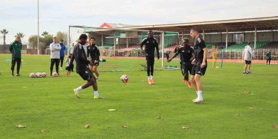 Kocaelispor’un başarılı futbolcusu Joseph Nonge: “Hocamız nerede isterse oynarım”