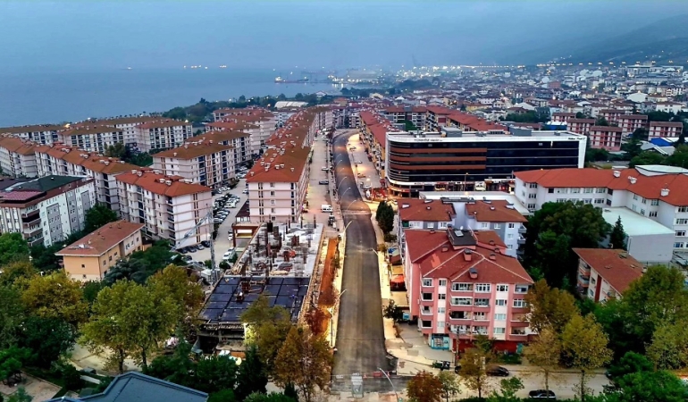 korfezde-gece-asfalt-mesaisi-OcEJNedj.jpg