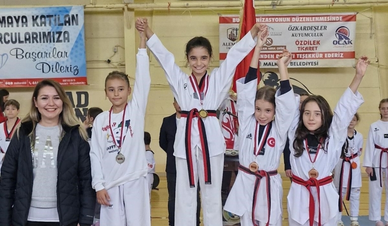korfezli-tekvandoculardan-balkan-kupasinda-3-sampiyonluk-GGlLyqGN.jpg