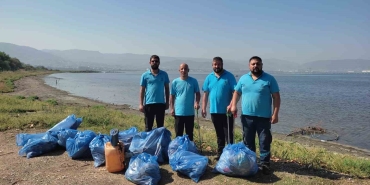 mavi-takim-ekiplerinden-sahil-temizligi-d9HKrdpl.jpg