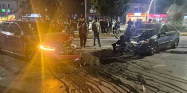 otomobiller-kafa-kafaya-carpisti-2-yarali-PYiyFvB1.jpg