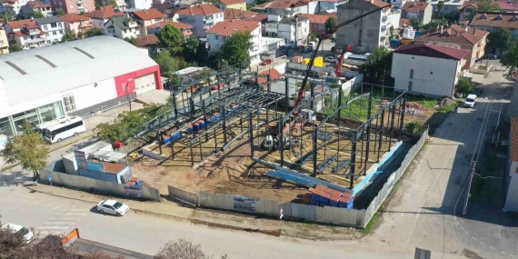 Vezirçiftliği Kapalı Spor Salonu’nda çalışmalar sürüyor
